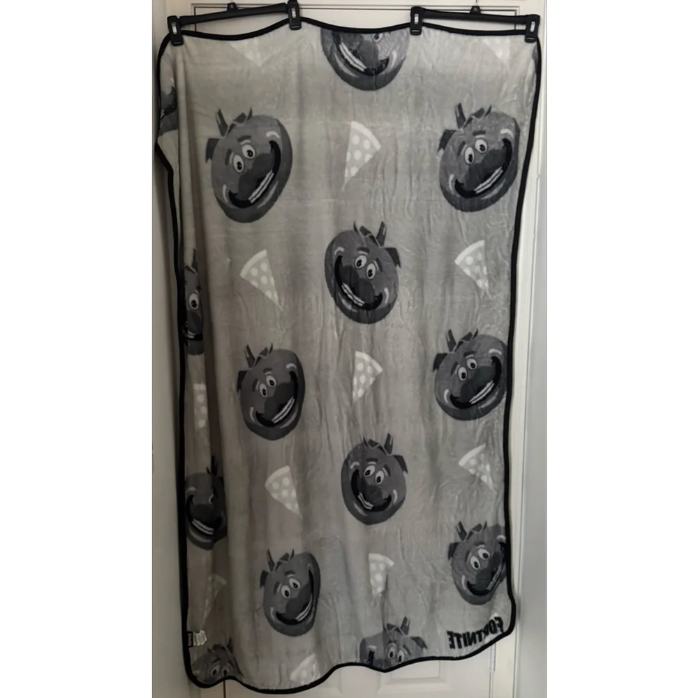 Fortnite Gray & White Tomatohead 45X60 Blanket